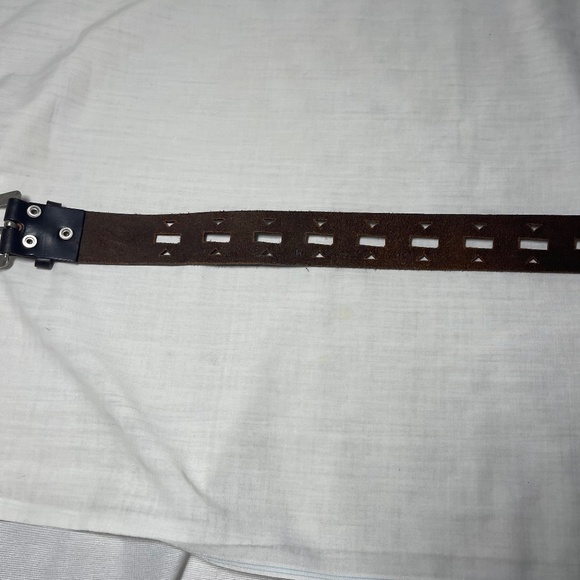 Leather belt. Dark Brown.1.5 in Wide. 38.5 in Long. Unbranded. Geometric Shapes - Picture 10 of 12